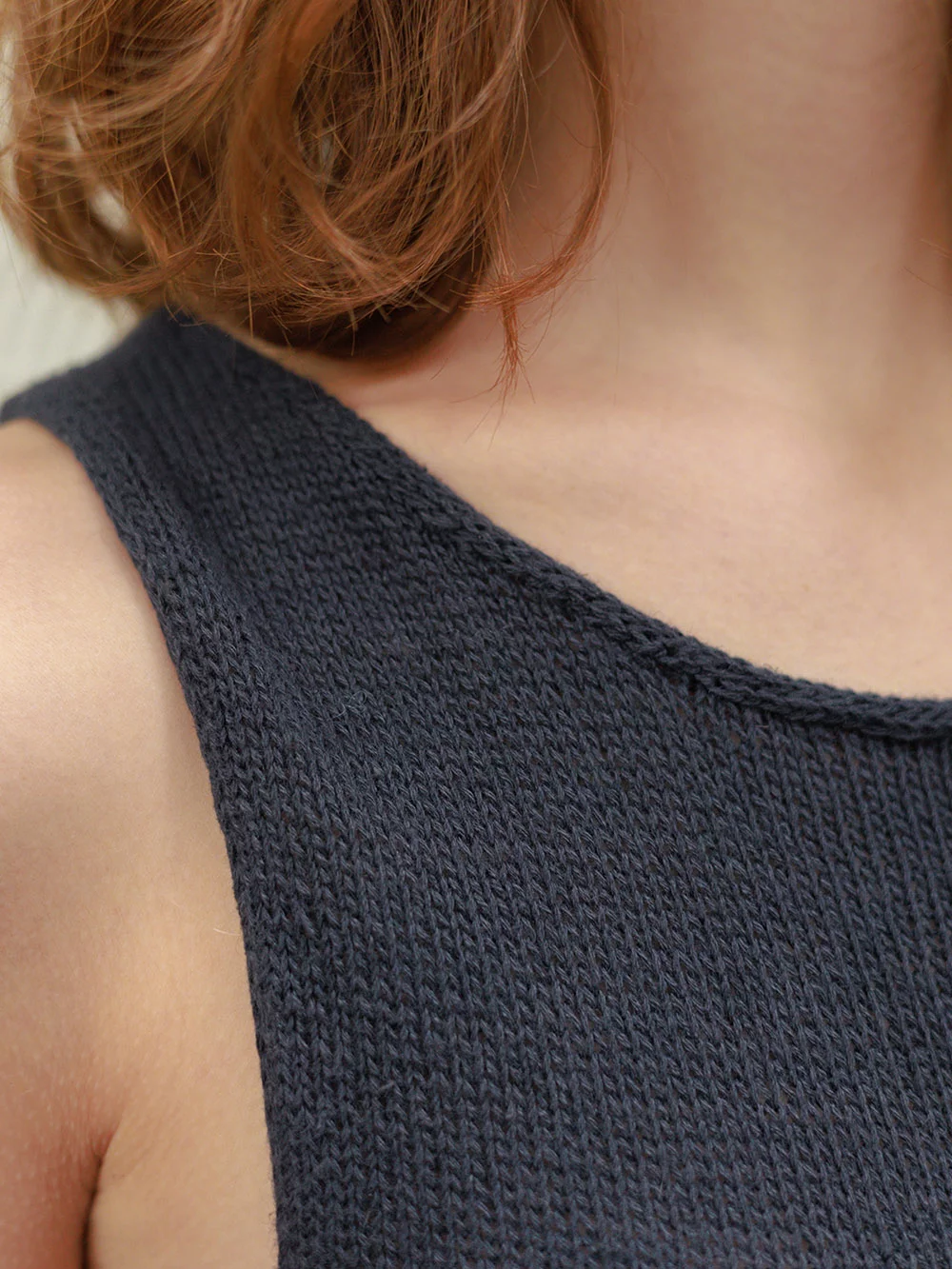 Sandnes Garn 2404-3 Sia Dress Neuleohje englanti