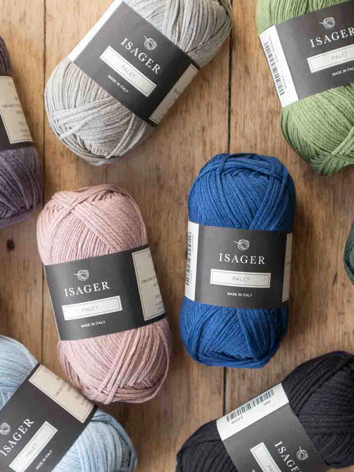 Isager Palet is a matte chainette cotton yarn