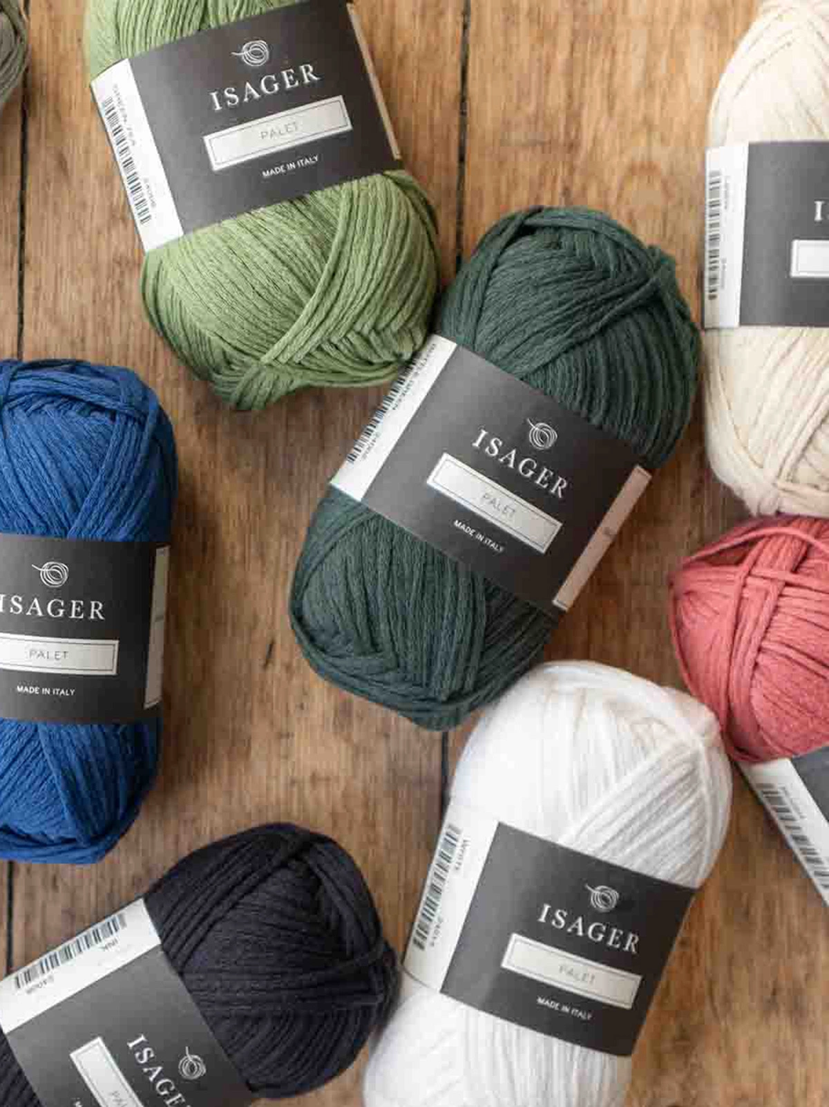 Isager Palet is a matte chainette cotton yarn