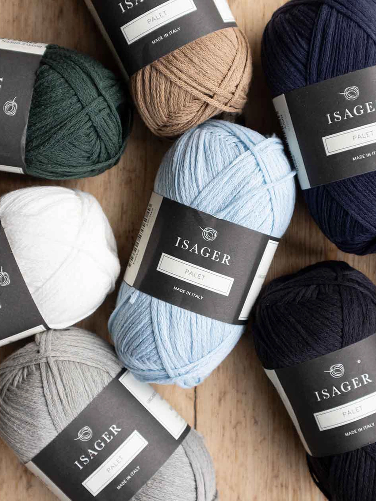 Isager Palet is a matte chainette cotton yarn