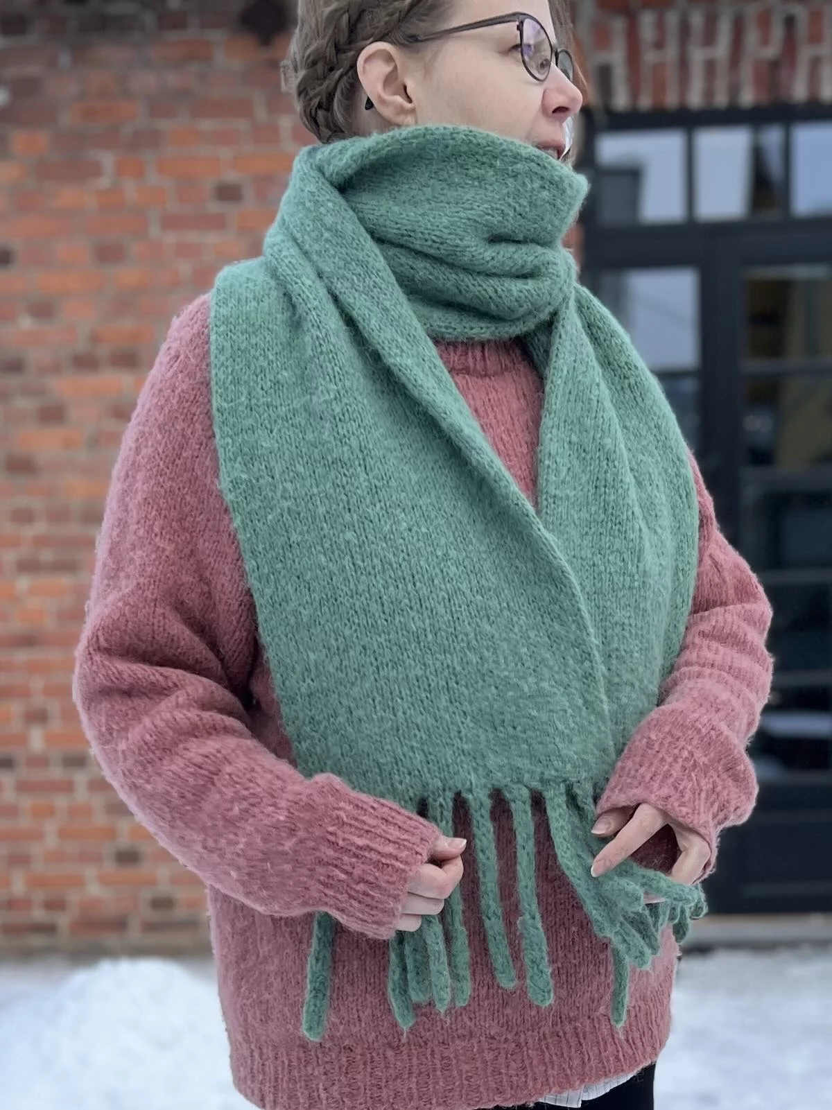 Sandnes Garn Börstet Alpakka Berlin Scarf huivi neulottuna Green myrtle vihreästä väristä