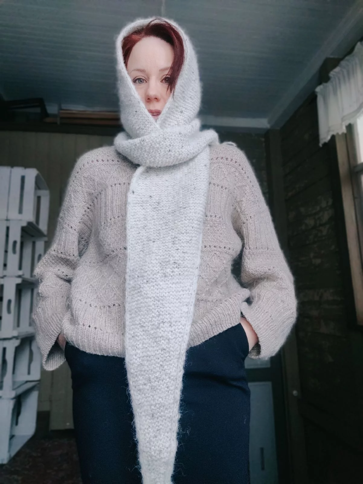 Sandnes Garn Börstet Alpakka Petiteknit Sophie Hood neulottuna Natural Tweed väristä