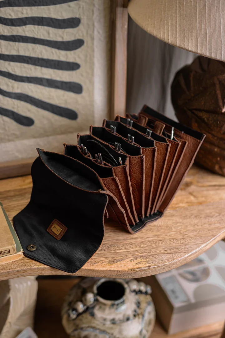 Muud Betina Rich Brown puikkokotelo