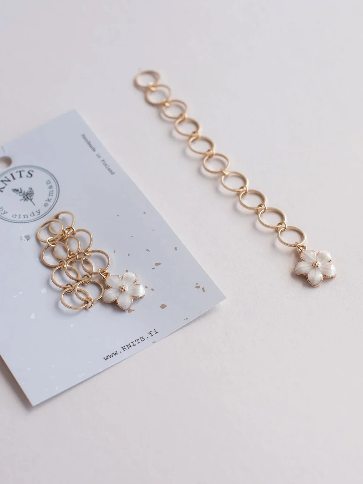 KNITS Row Counter White Lily