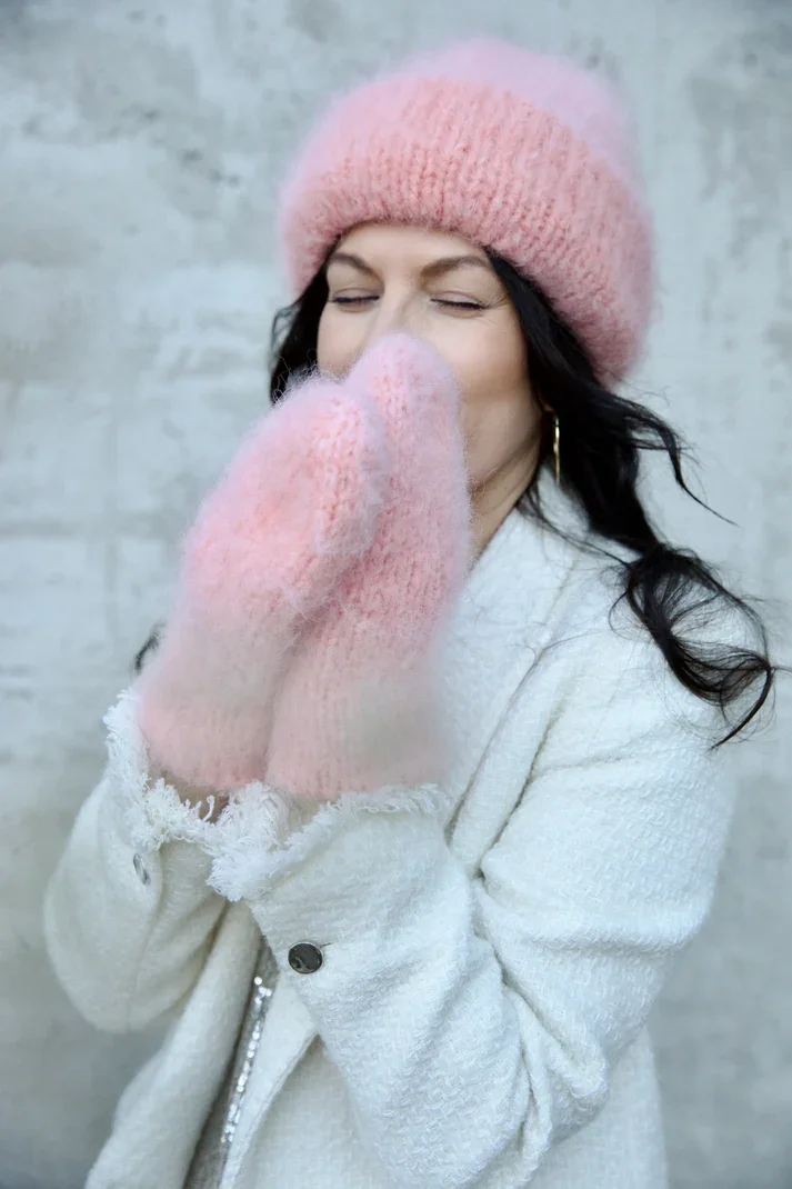 Leeni Hoimela - Fredag Hat and Mittens Pattern Finnish