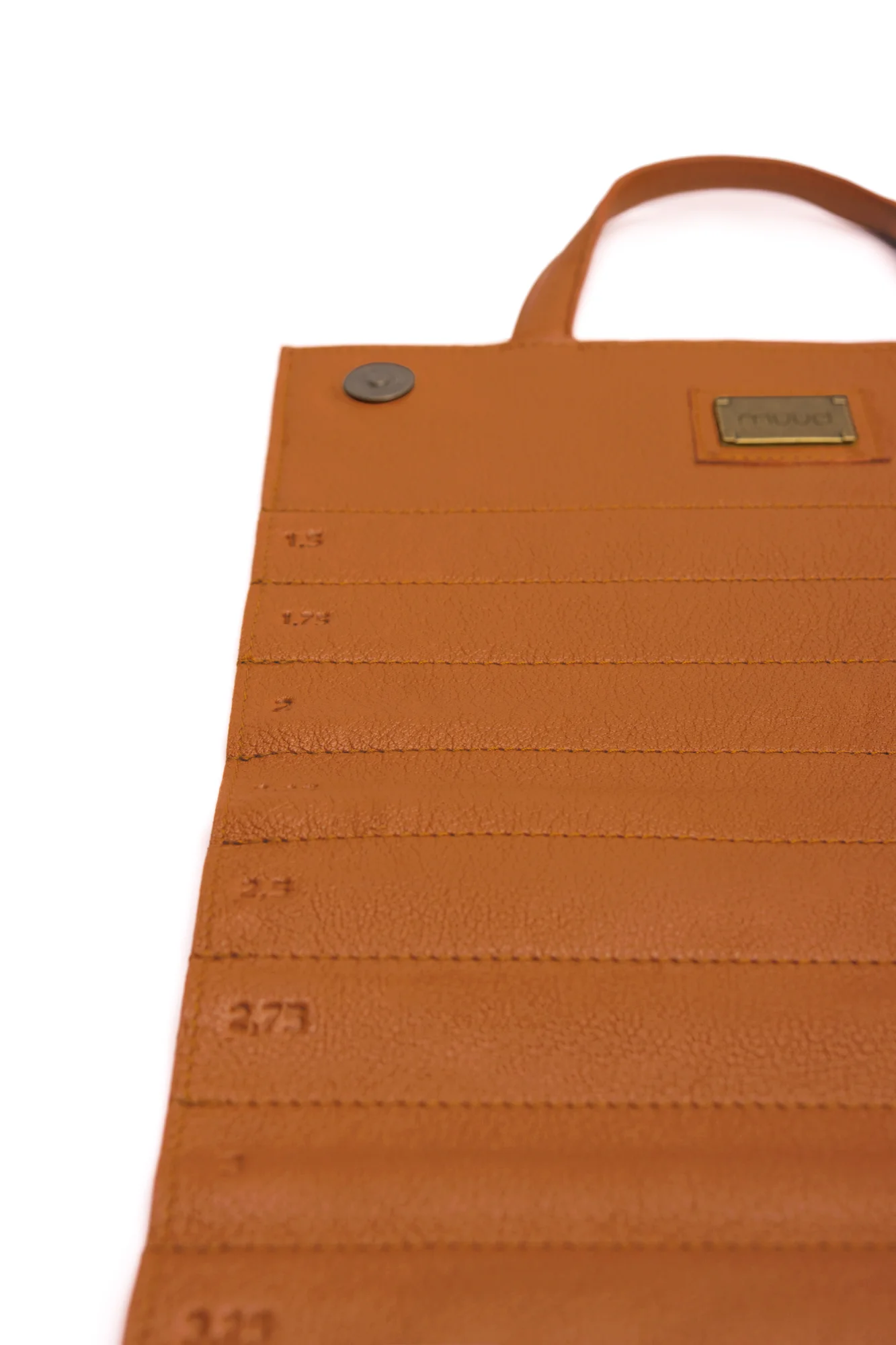 Muud Gloss Whisky Needle Case