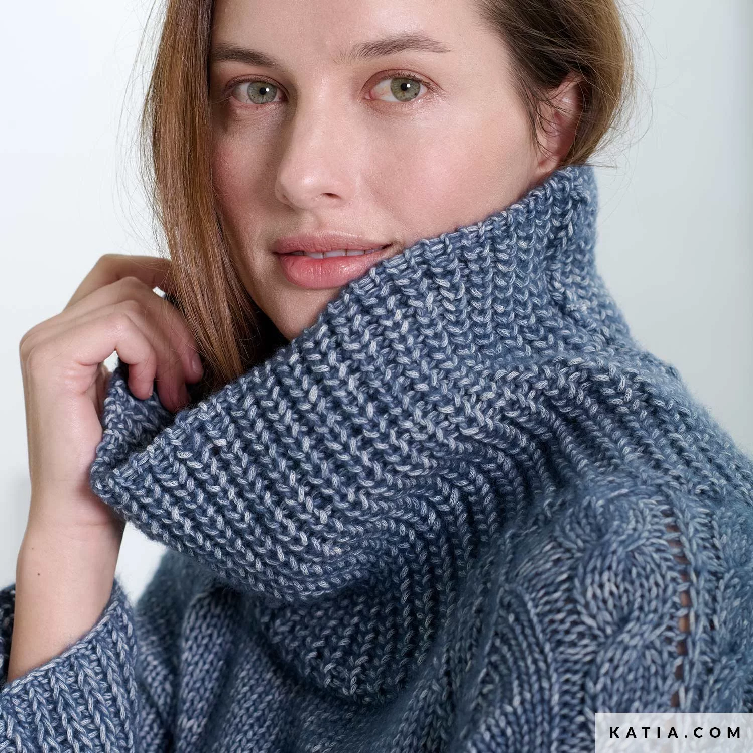 Women’s high-neck sweater pattern using Cotton-Merino