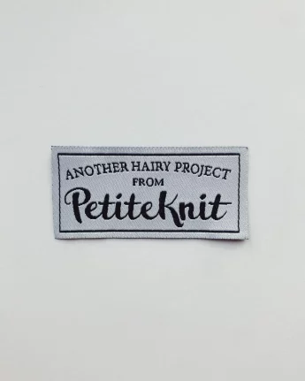 Petiteknit kangasmerkki "Another Hairy Project"