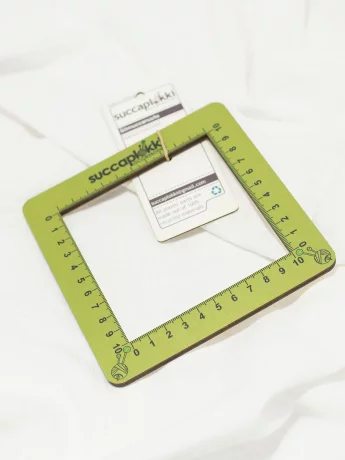 Succaplokki Silmuccaruutu Gauge Checker 10 x 10cm Wooden