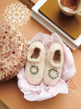 Christmas Slippers pattern print, Finnish