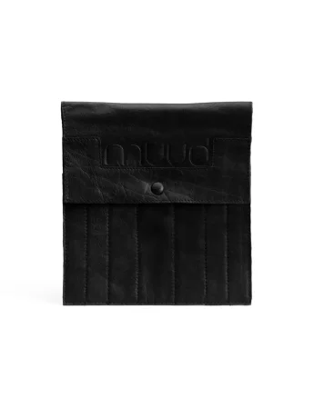 muud_oslo_black_needle_case-06571c10953fa2.jpg