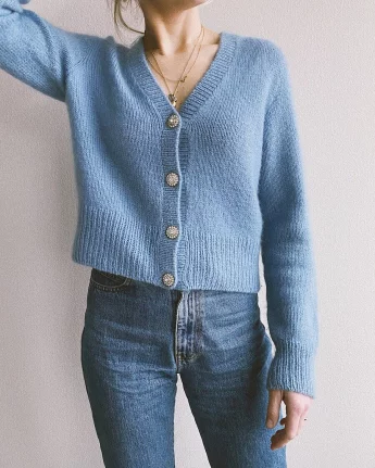 april_cardigan_pattern-066260b7d3d4a2.jpg