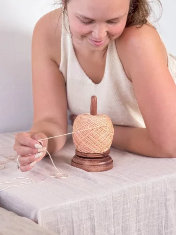 KNITS Spinning yarn holder