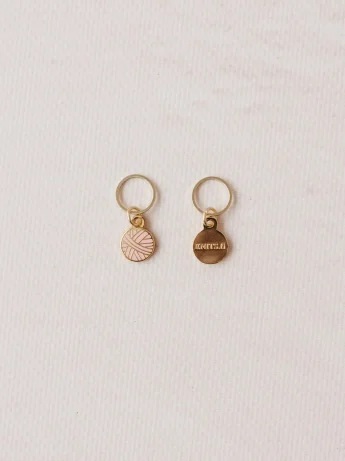 knits-stitch-marker-yarn-ball-pink-068c2719f6c245.jpg