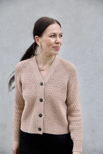 Leeni Hoimela neuleohje Rose neuletakki englanti