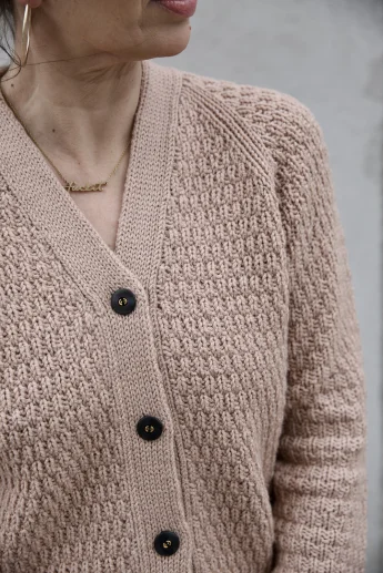 leeni-hoimela-pattern-rose-cardigan-english-068d28264b16a2.jpeg