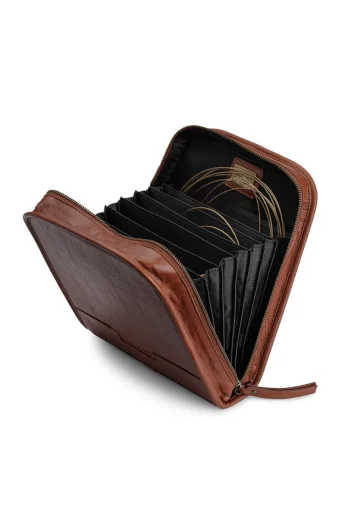 muud-voss-rich-brown-needle-case-0697b57d844c1a.jpg