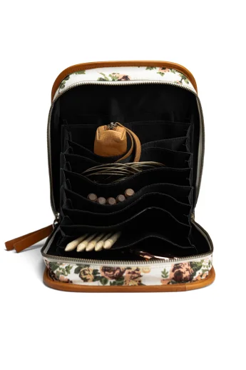 muud-canvas-voss-flower-needle-case-0697b5b4d1d842.jpg