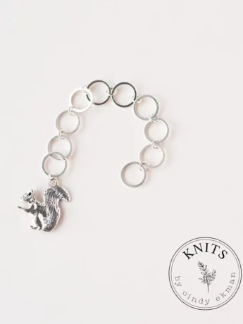 knits-row-counter-silver-squirrel-0699eea9cc22d8.jpg