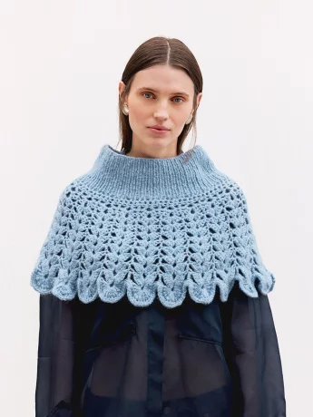 sandnes-2606-15-diy-flowerfield-poncho-pattern-finnish-06a8d977b83c64.jpg