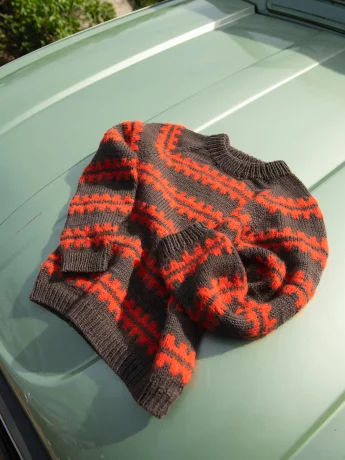 sandnes-25062-ridge-sweater-junior-pattern-finnish-06ab0f566e7cff.jpg