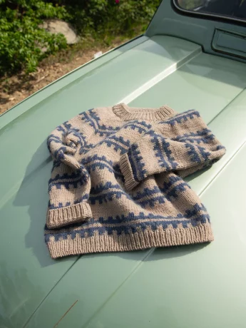 sandnes-25062-ridge-sweater-junior-pattern-finnish-06ab0f56761d12.jpg