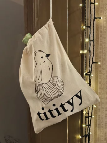 titityy-20th-anniversary-tote-set-06ab51ab382ef5.jpeg