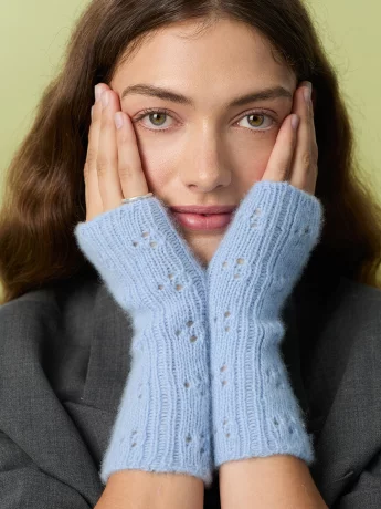 sandnes-2607-04-cashmere-miu-pointelle-mittens-pattern-english-06ab661c49580a.jpg